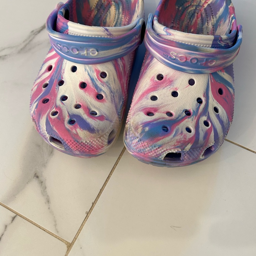 Girls crocs